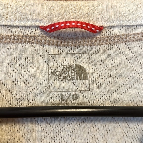 The North Face Perforated Thermal Style Pull-Over Top - Cream color - Size Large - Picture 3 of 7